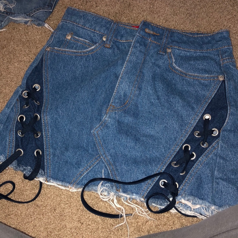 Criss cross detail denim skirt